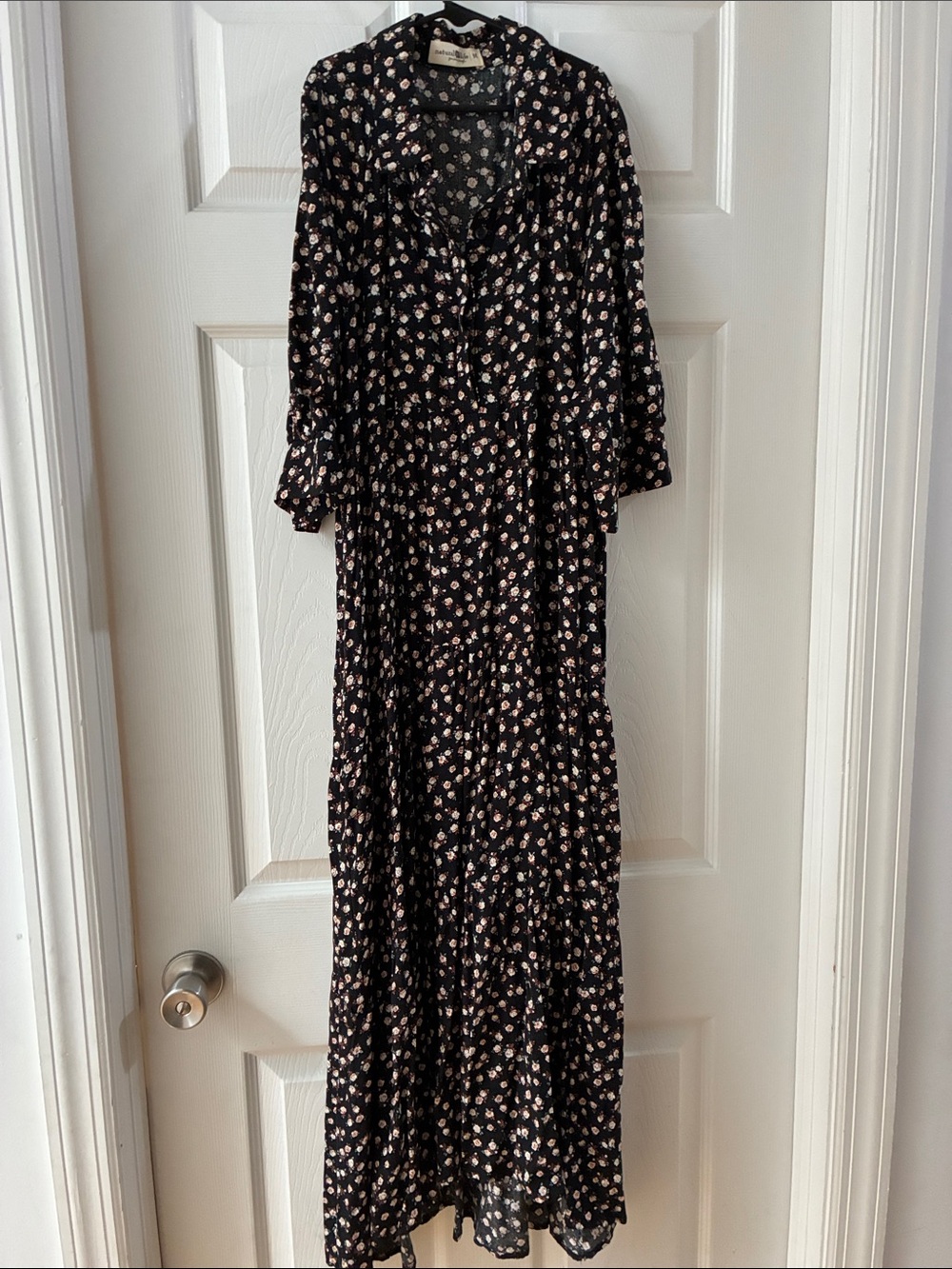 Natural Life Rebecca Midi Dress | Floral Black Cream Rose Midi Dress size M